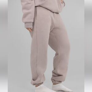 COMFRT SIGNATURE SWEATPANTS